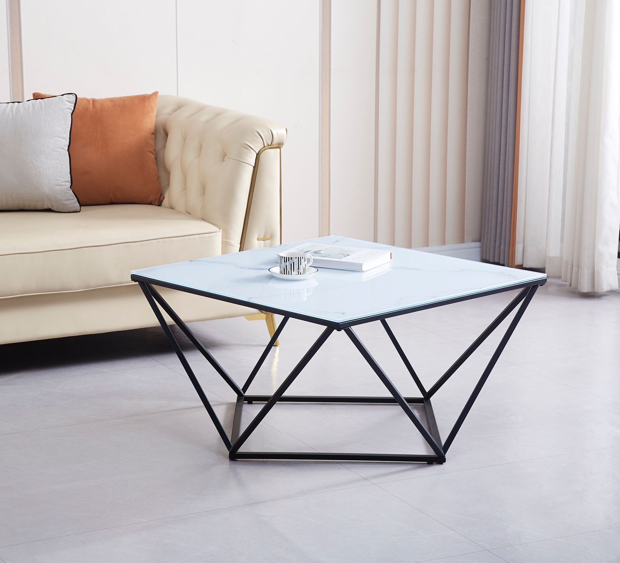 TABLE BASSE 'ALINA'